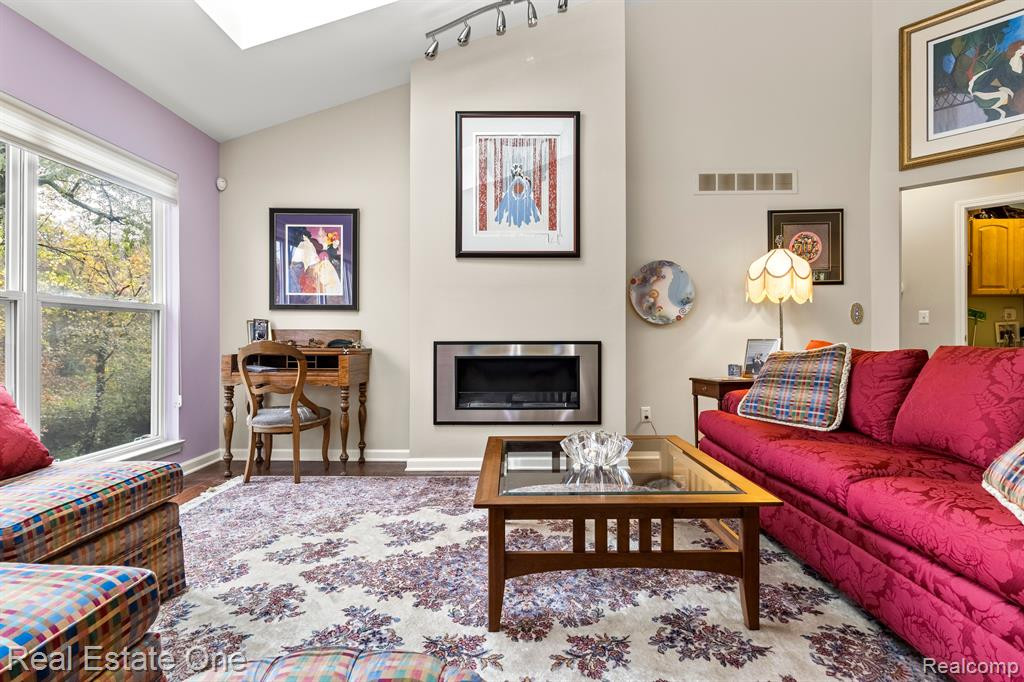 1094 CALPERNIA, Wixom, MI 48393 — Photo 8