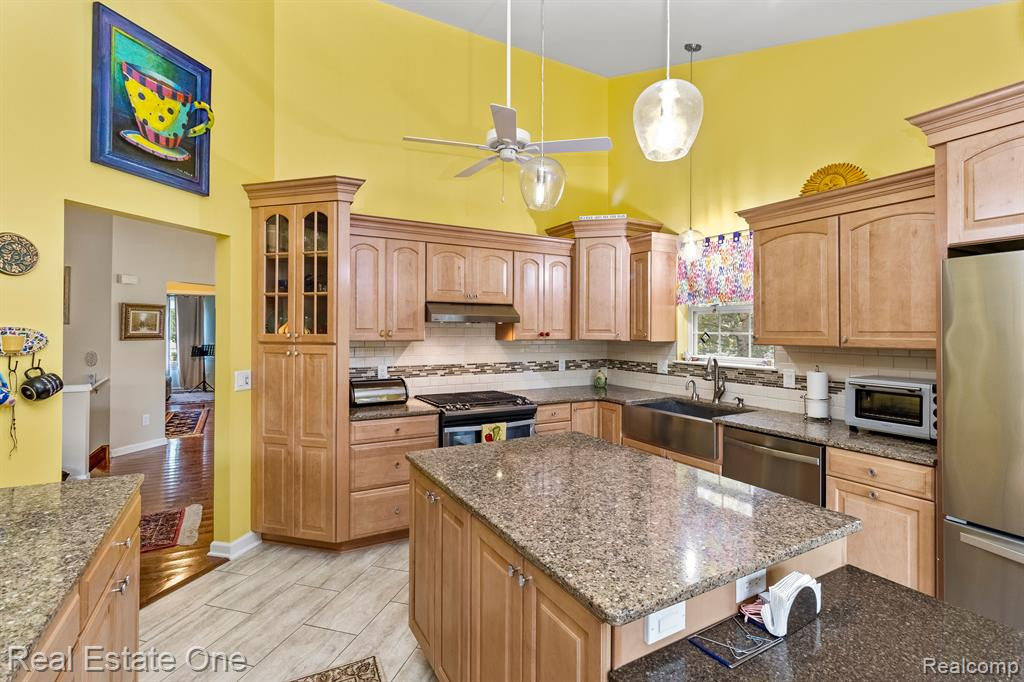 1094 CALPERNIA, Wixom, MI 48393 — Photo 10