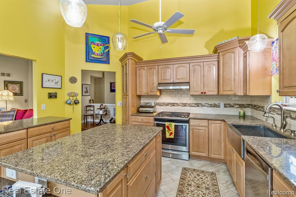 1094 CALPERNIA, Wixom, MI 48393 — Photo 12