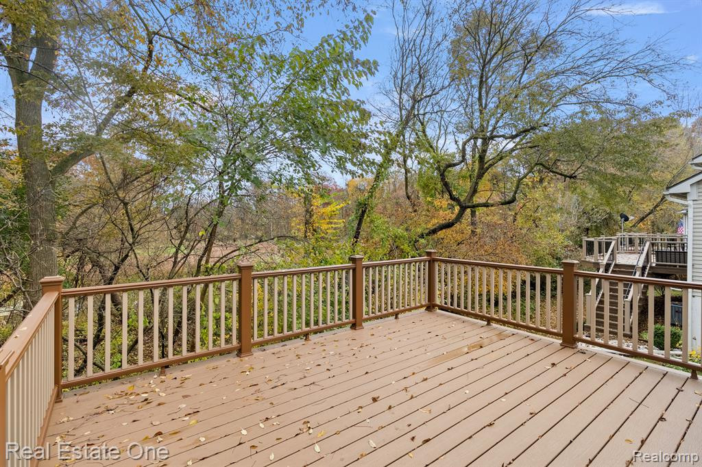 1094 CALPERNIA, Wixom, MI 48393 — Photo 15