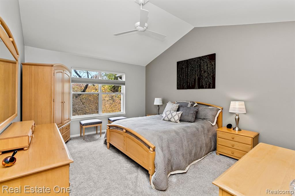 1094 CALPERNIA, Wixom, MI 48393 — Photo 16