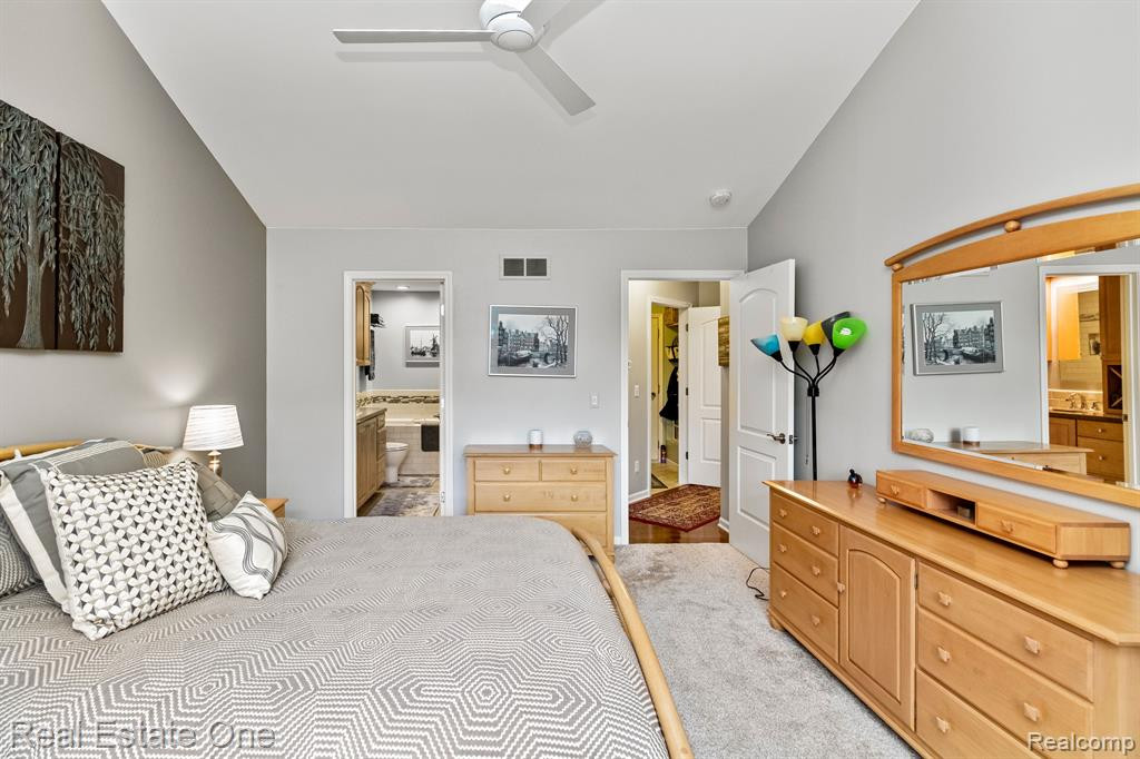 1094 CALPERNIA, Wixom, MI 48393 — Photo 17