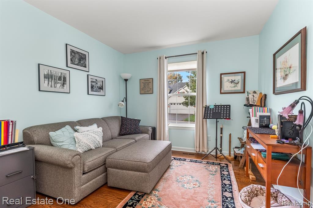 1094 CALPERNIA, Wixom, MI 48393 — Photo 20