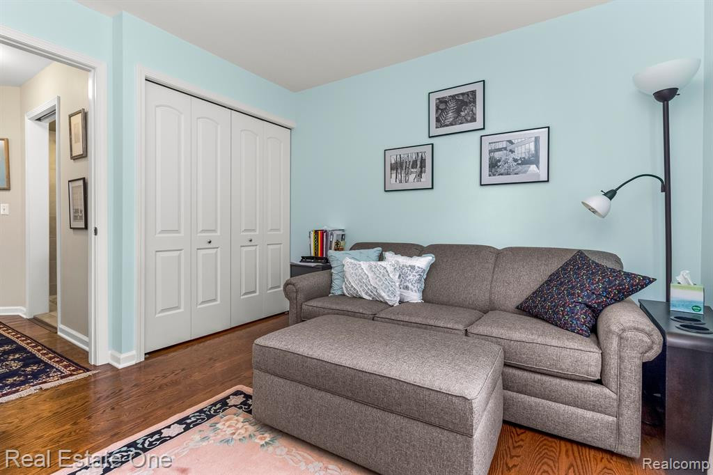 1094 CALPERNIA, Wixom, MI 48393 — Photo 21