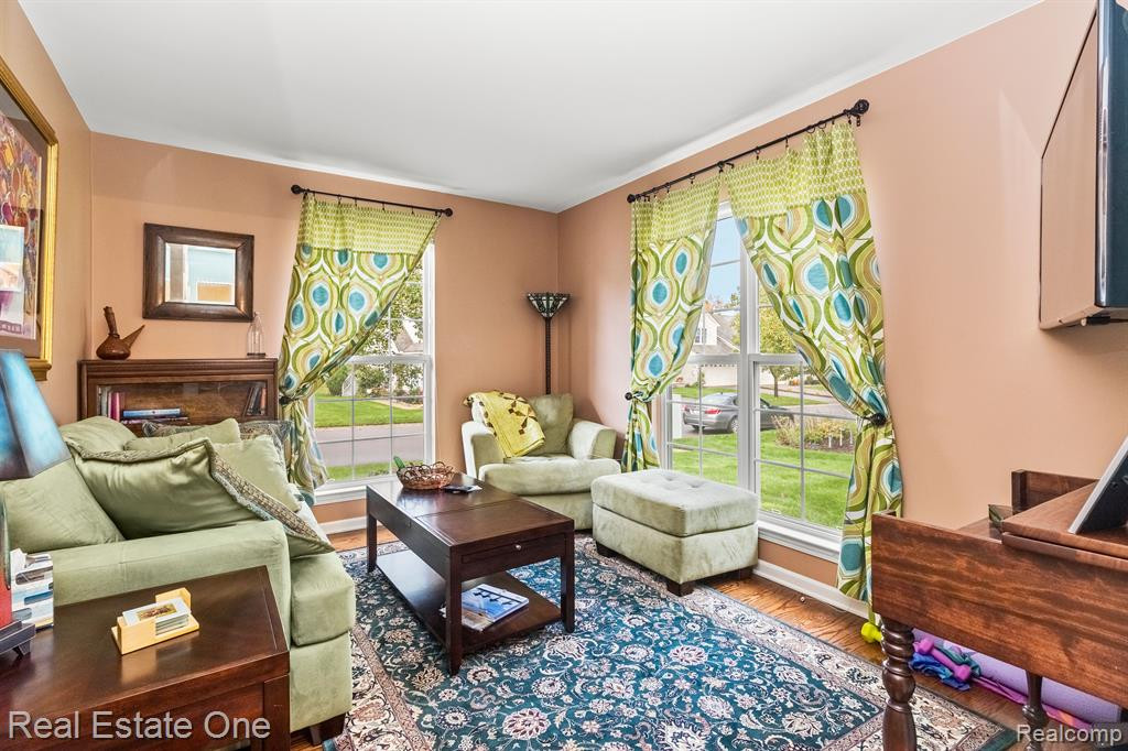 1094 CALPERNIA, Wixom, MI 48393 — Photo 25