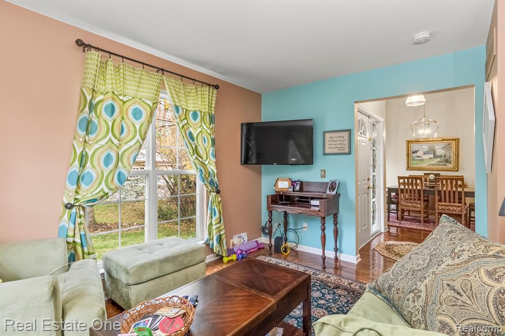 1094 CALPERNIA, Wixom, MI 48393 — Photo 26