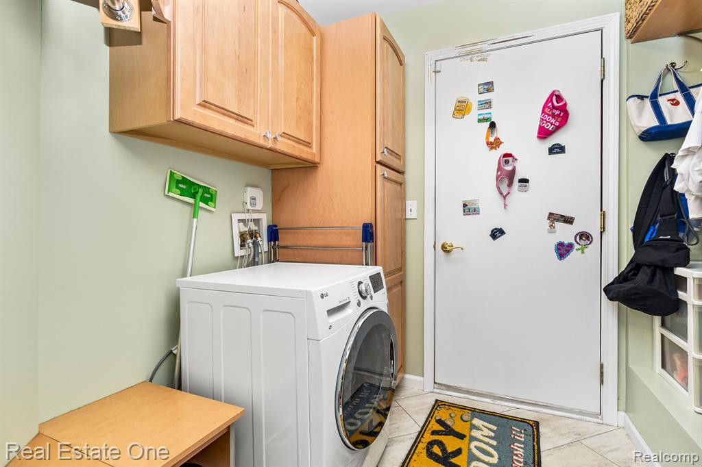 1094 CALPERNIA, Wixom, MI 48393 — Photo 27