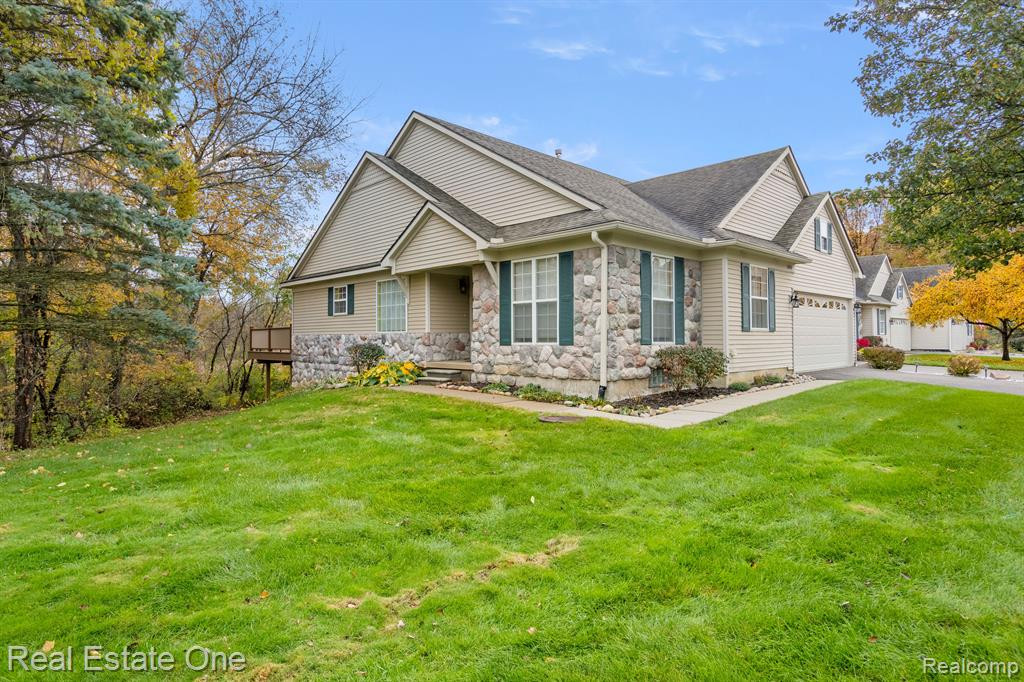 1094 CALPERNIA, Wixom, MI 48393 — Photo 29