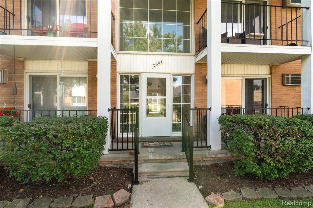 8203 HUNTINGTON Street, 16, Westland, MI — Photo 5