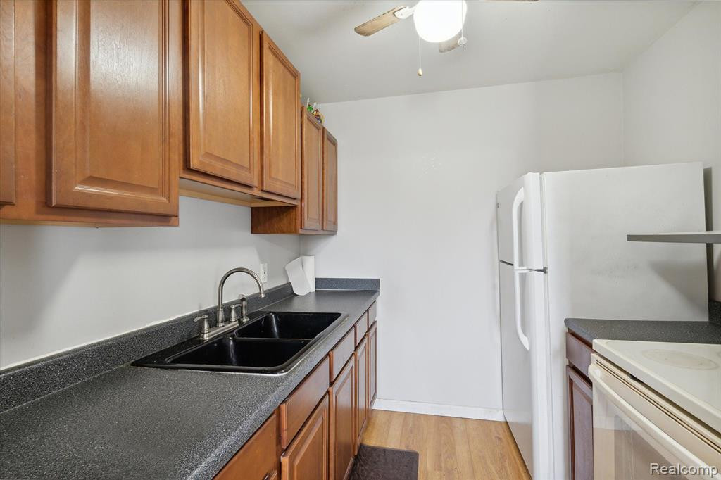 8203 HUNTINGTON Street, 16, Westland, MI — Photo 14