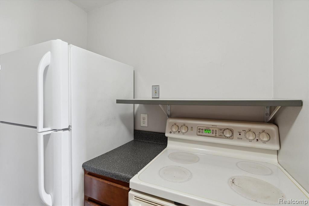 8203 HUNTINGTON Street, 16, Westland, MI — Photo 15