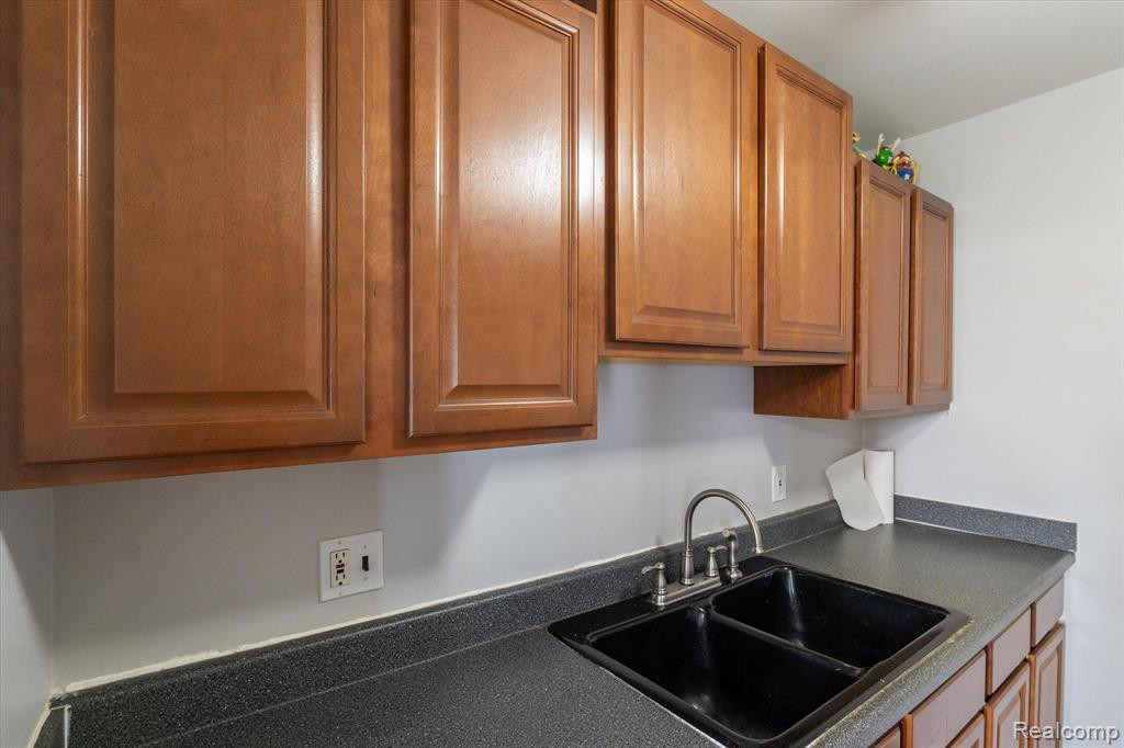 8203 HUNTINGTON Street, 16, Westland, MI — Photo 18