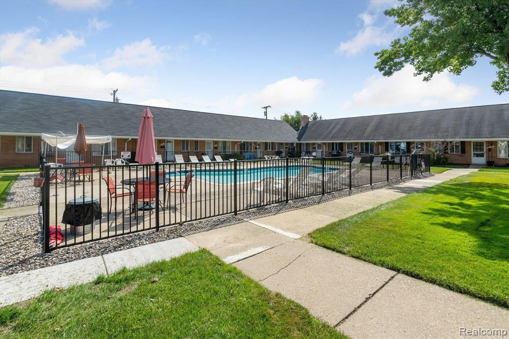 8203 HUNTINGTON Street, 16, Westland, MI — Photo 26