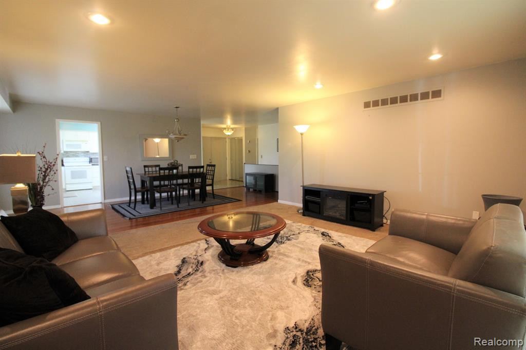27158 CUMBERLAND, Southfield, MI 48033 — Photo 9