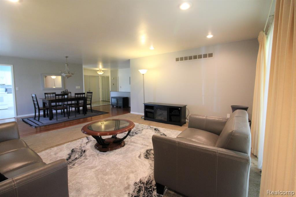 27158 CUMBERLAND, Southfield, MI 48033 — Photo 10