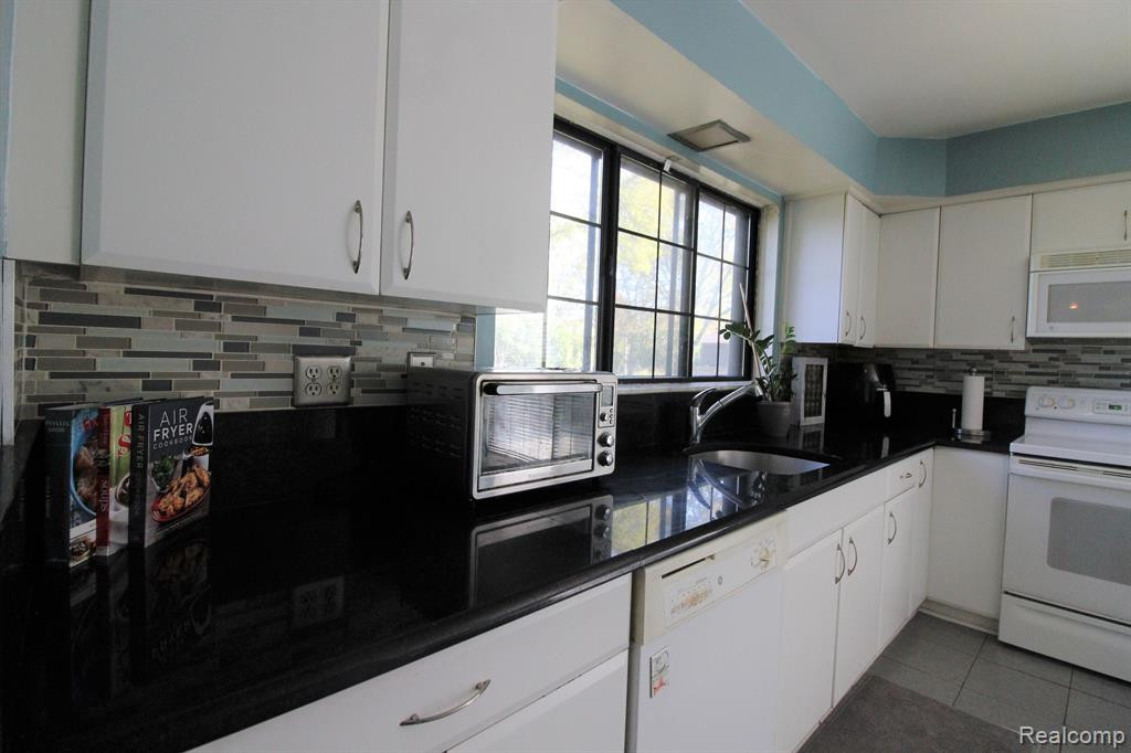 27158 CUMBERLAND, Southfield, MI 48033 — Photo 14