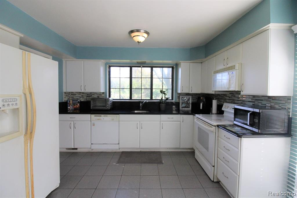 27158 CUMBERLAND, Southfield, MI 48033 — Photo 17