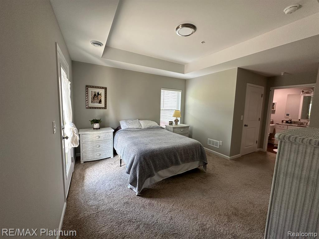 651 POINTE Drive, Walled Lake, MI 48390 — Photo 7