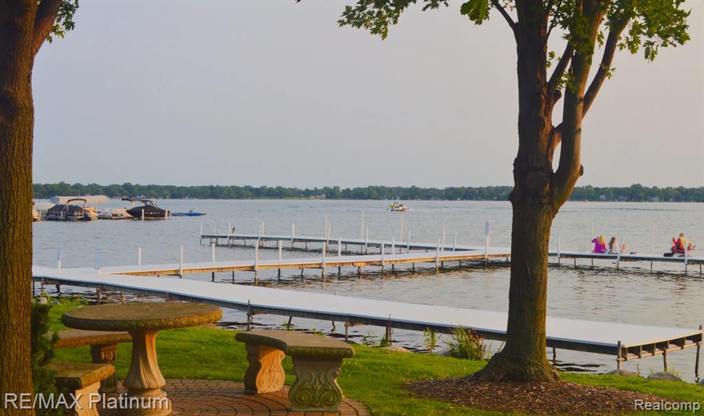 651 POINTE Drive, Walled Lake, MI 48390 — Photo 14