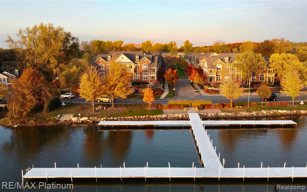 651 POINTE Drive, Walled Lake, MI 48390 — Photo 15