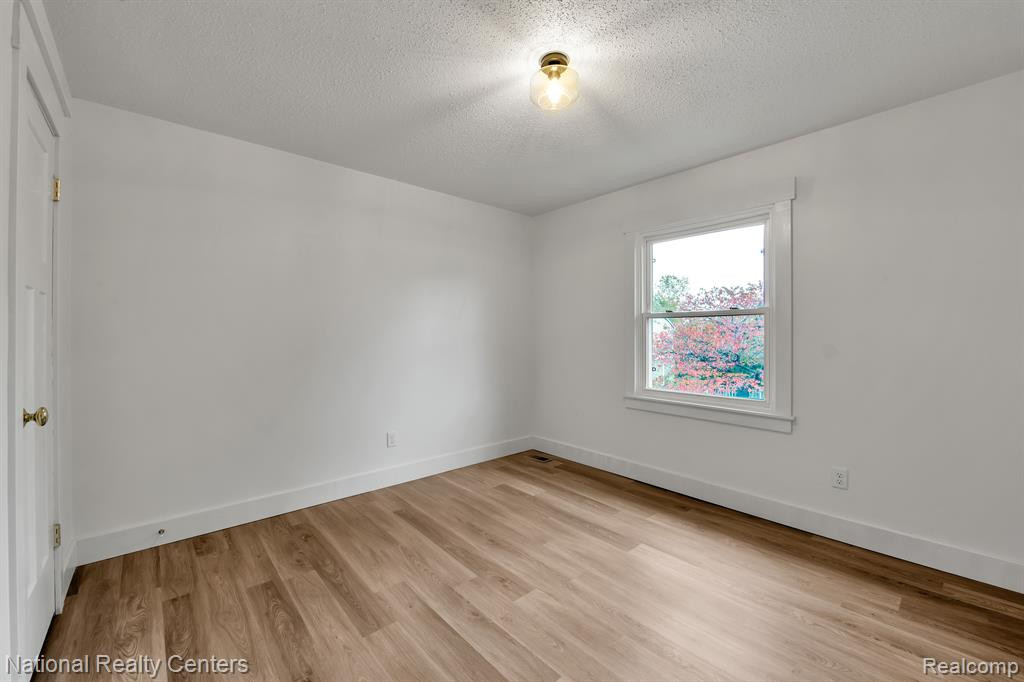 13184 Lake Point Boulevard, Belleville, MI 48111 — Photo 17