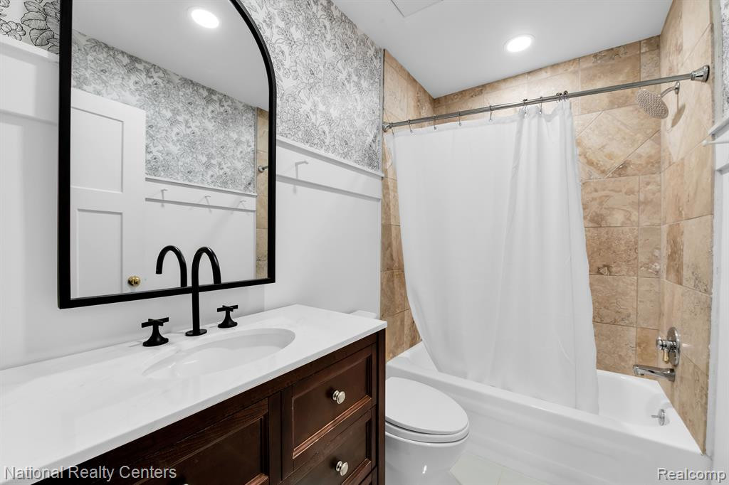 13184 Lake Point Boulevard, Belleville, MI 48111 — Photo 19
