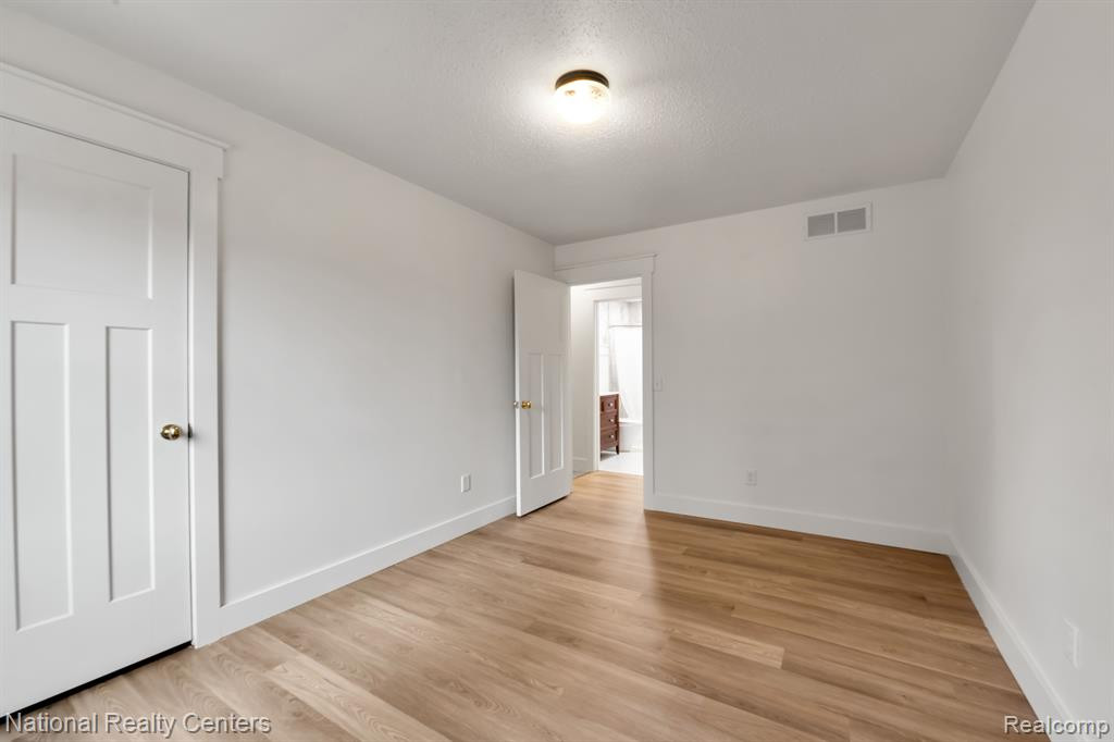 13184 Lake Point Boulevard, Belleville, MI 48111 — Photo 20