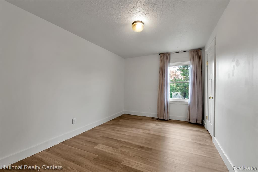 13184 Lake Point Boulevard, Belleville, MI 48111 — Photo 21