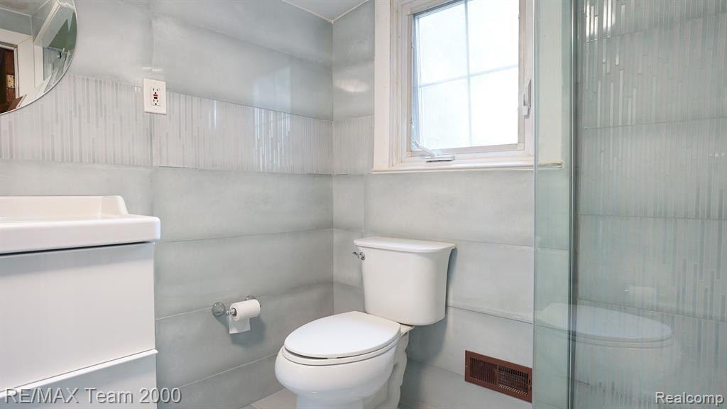 3 BOONE Lane, Dearborn, MI 48120 — Photo 26