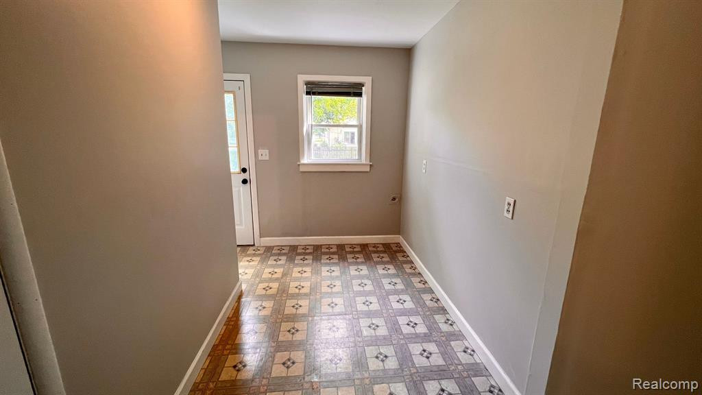 658 BAGLEY Avenue, Ypsilanti, MI 48198 — Photo 2