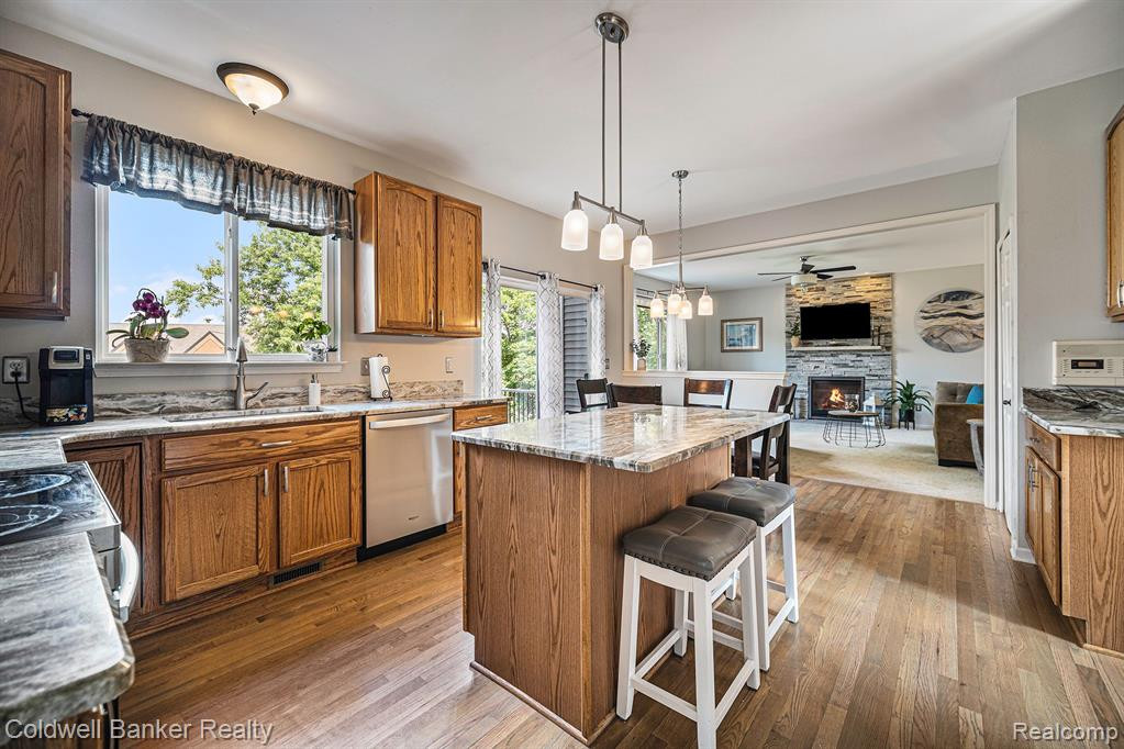 308 STONE GLEN Court, Saline, MI 48176 — Photo 12