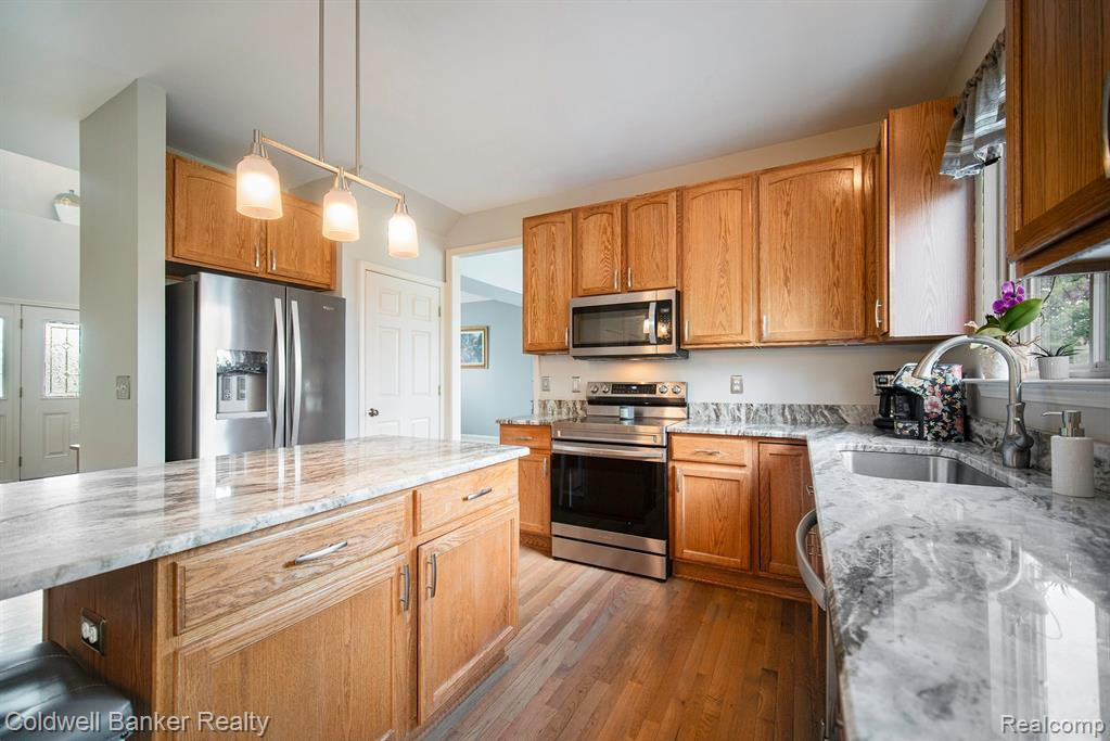 308 STONE GLEN Court, Saline, MI 48176 — Photo 14