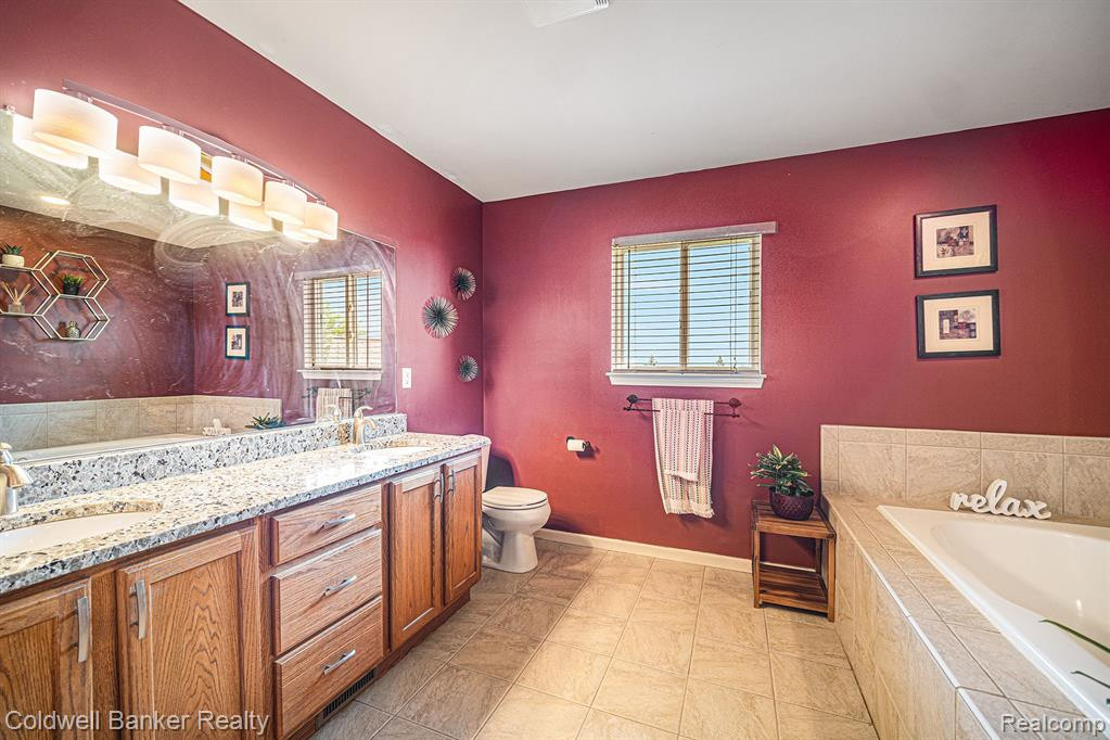308 STONE GLEN Court, Saline, MI 48176 — Photo 25