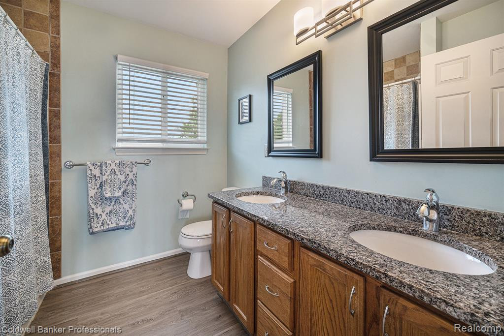 308 STONE GLEN Court, Saline, MI 48176 — Photo 33