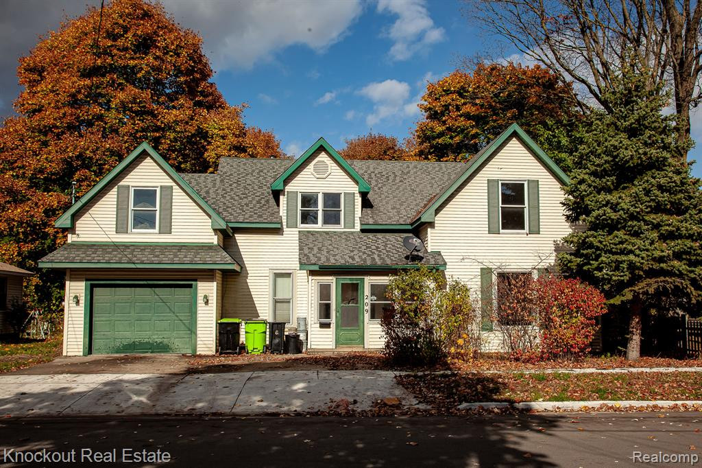 209 E 4TH Street, Clare, MI 48617 — front exterior