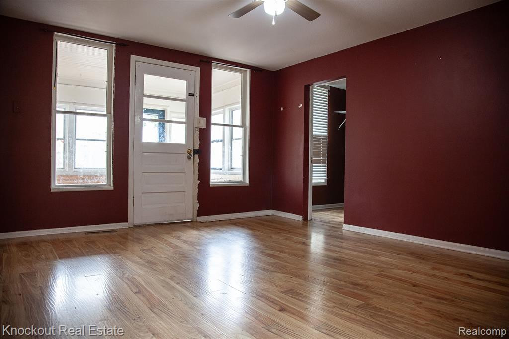 209 E 4TH Street, Clare, MI 48617 — Photo 8