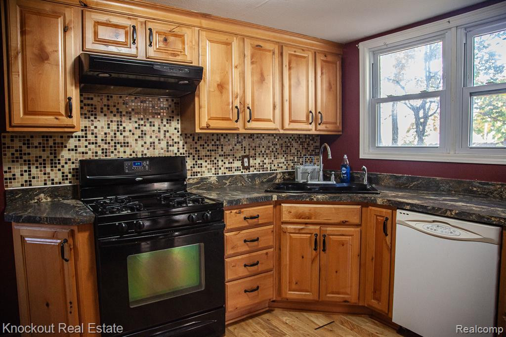 209 E 4TH Street, Clare, MI 48617 — Photo 11