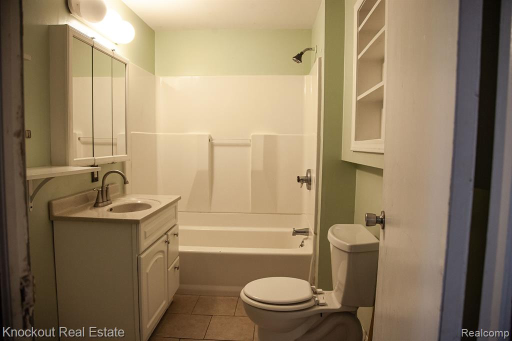 209 E 4TH Street, Clare, MI 48617 — Photo 13