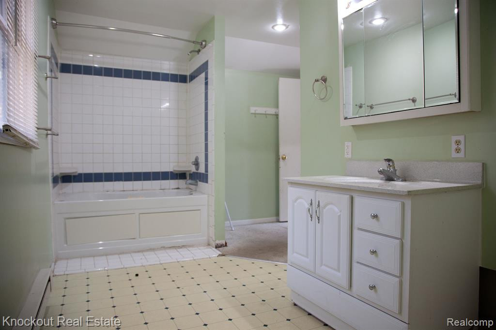 209 E 4TH Street, Clare, MI 48617 — Photo 36