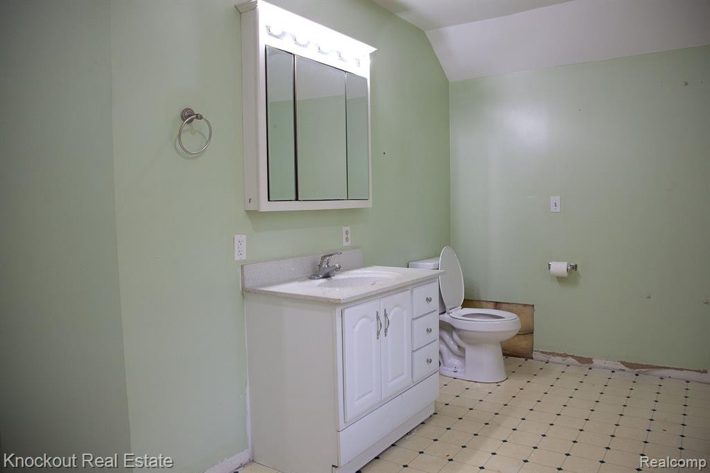 209 E 4TH Street, Clare, MI 48617 — Photo 37