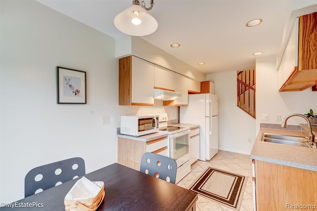 45061 Horseshoe Circle, Canton, MI 48187 — Photo 12