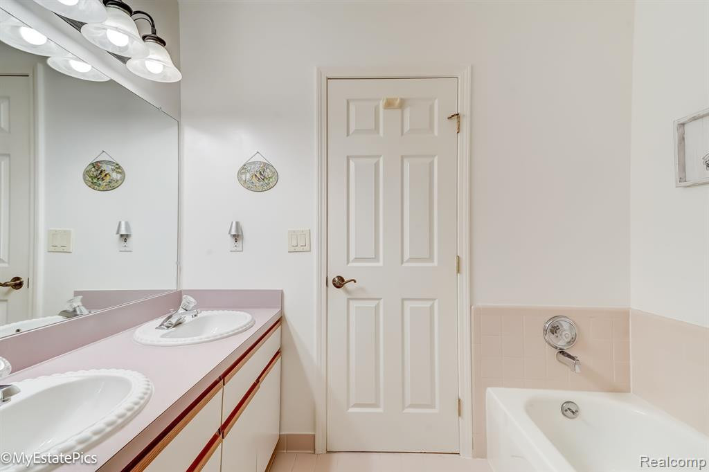 45061 Horseshoe Circle, Canton, MI 48187 — Photo 26