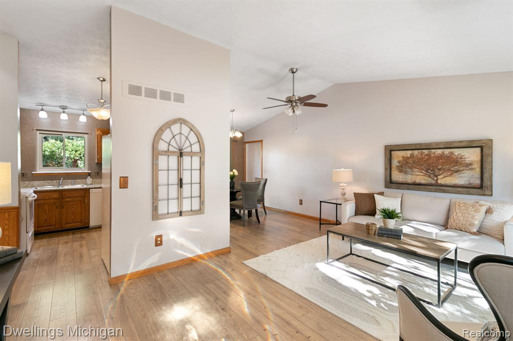5859 HUNTINGTON Drive, Ypsilanti, MI 48197 — Photo 4