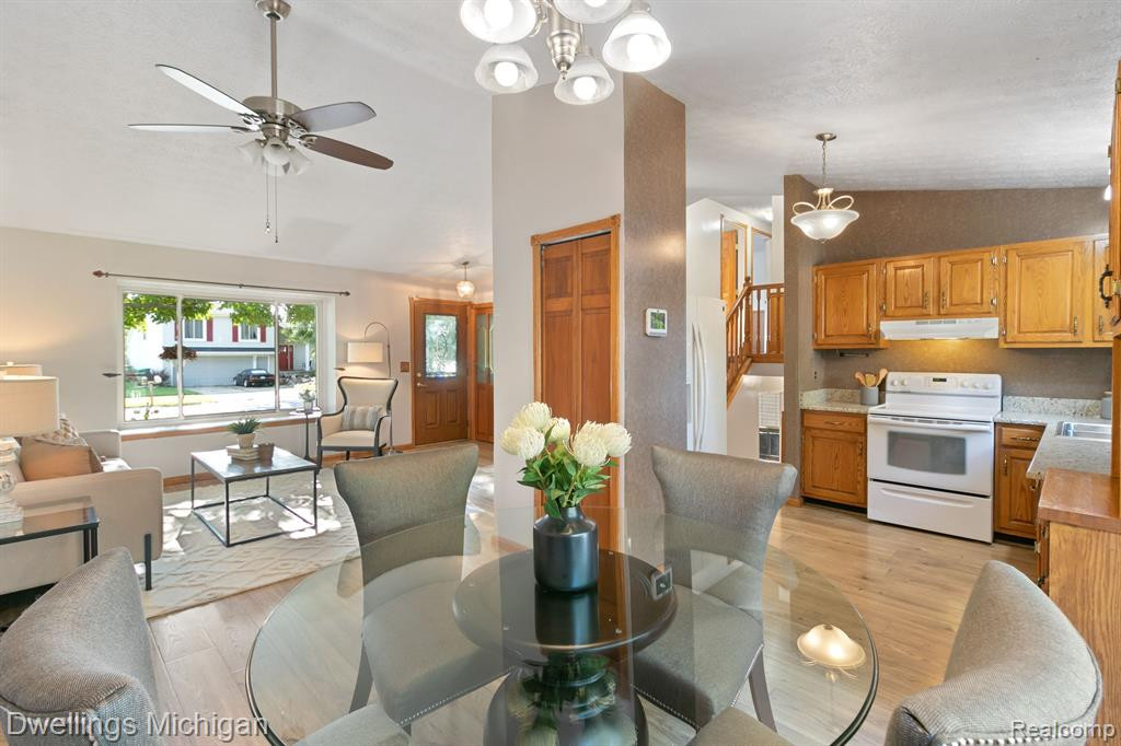 5859 HUNTINGTON Drive, Ypsilanti, MI 48197 — Photo 5