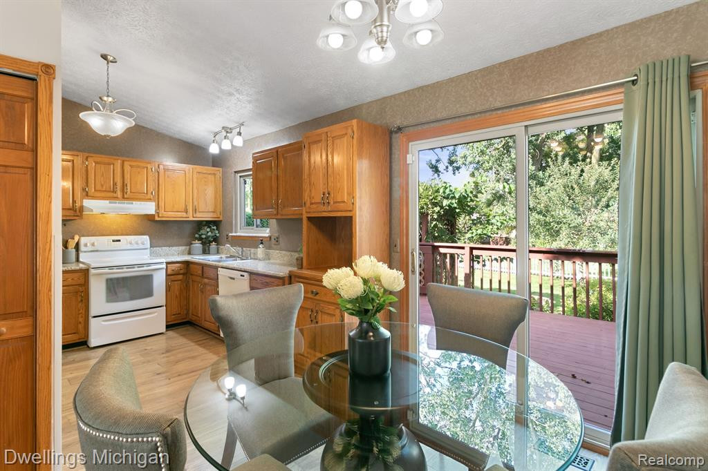 5859 HUNTINGTON Drive, Ypsilanti, MI 48197 — Photo 8