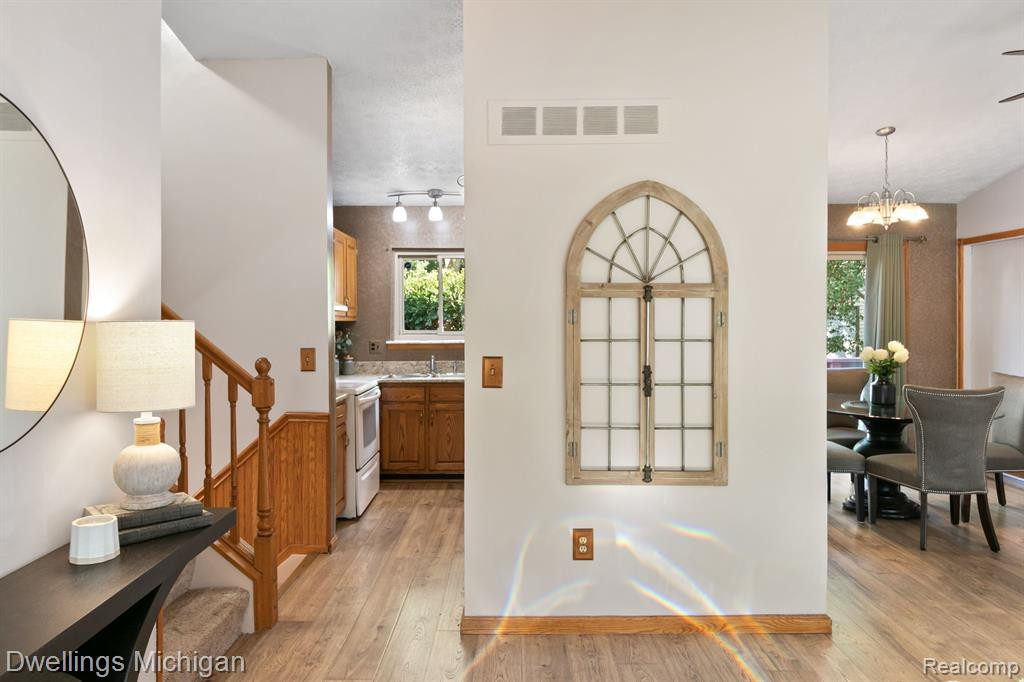 5859 HUNTINGTON Drive, Ypsilanti, MI 48197 — Photo 11