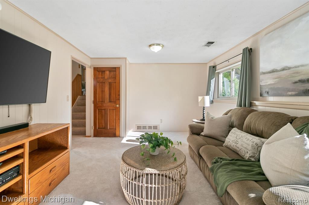 5859 HUNTINGTON Drive, Ypsilanti, MI 48197 — Photo 14