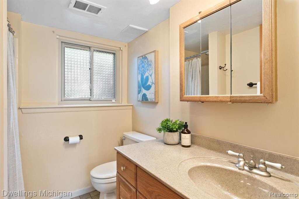 5859 HUNTINGTON Drive, Ypsilanti, MI 48197 — Photo 18