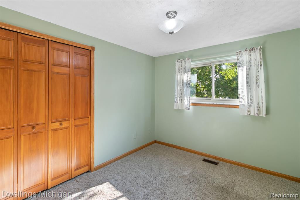 5859 HUNTINGTON Drive, Ypsilanti, MI 48197 — Photo 20