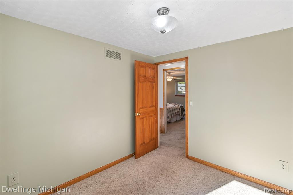 5859 HUNTINGTON Drive, Ypsilanti, MI 48197 — Photo 21